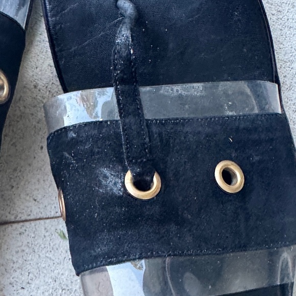 Gucci Black Sandals with Gold Accents - Picture 4 of 12